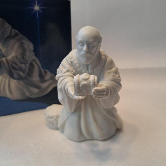 Vintage 1982 Avon Nativity Collectibles The Magi Melchior Porcelain Figurine Box - Picture 7 of 10